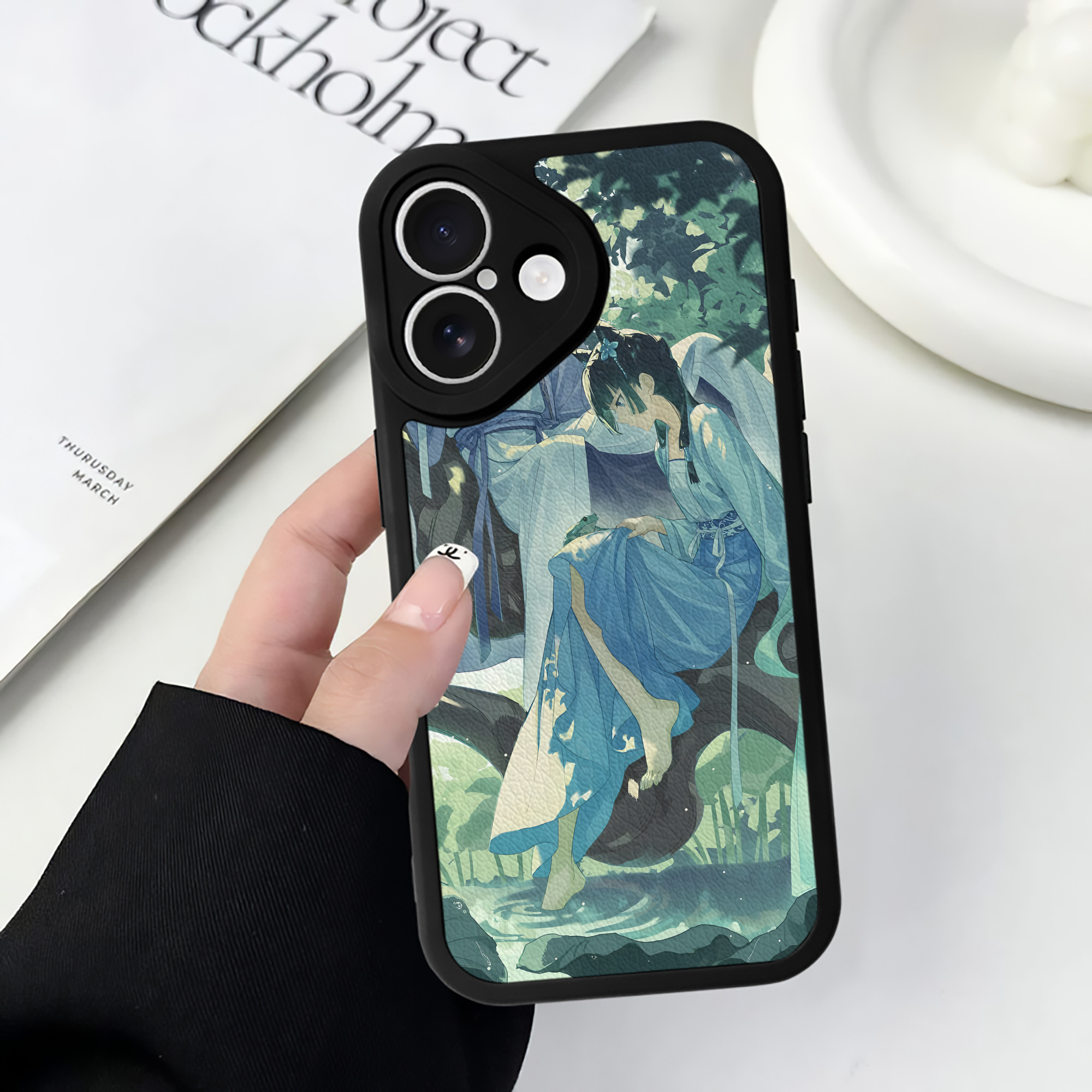 （画像用） 薬屋のひとりごと The Apothecary Diaries 【iPhone 16シリーズ対応】シリコンスマホケース（レザー調） 材質：シリコン